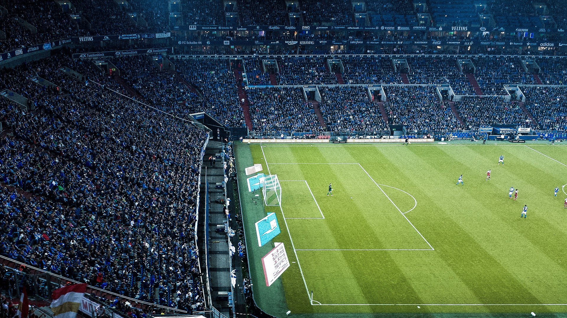 荷兰队在欧洲预选赛中表现亮眼，稳步晋级